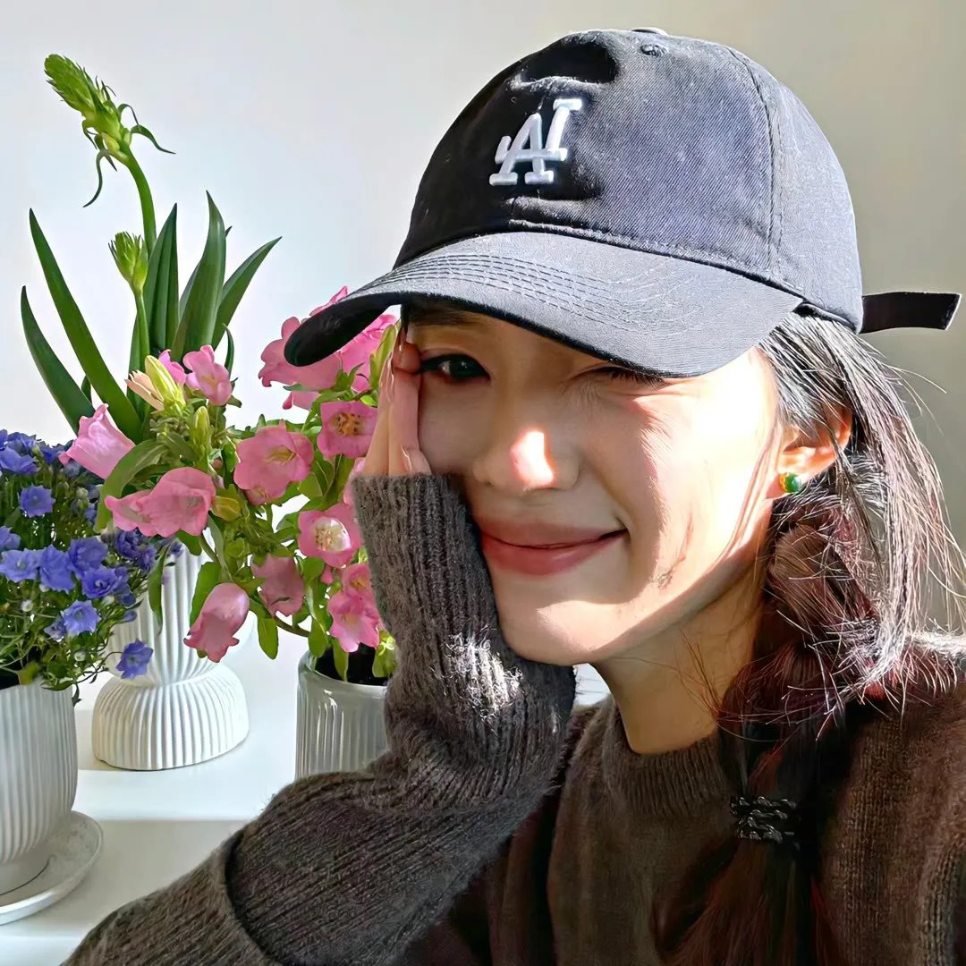 蓝色嘴巴的脸